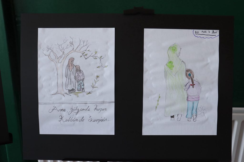 Bringing Colour to Life: Therapeutic Painting Workshop for Youth grand resim dersi (8)